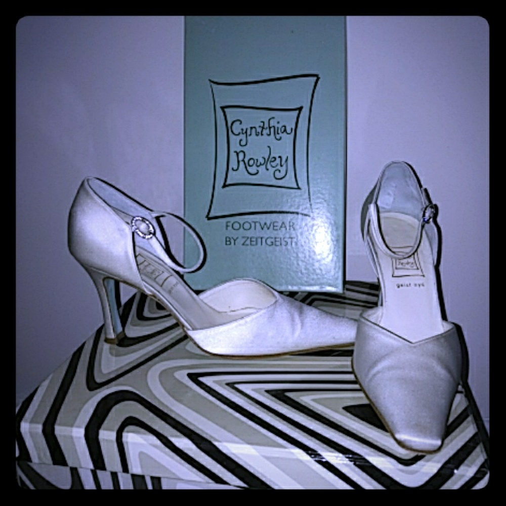 Something Blue! Cynthia Rowley (7.5) Satin Heels